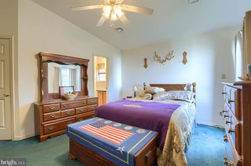 5 Thornhill Ct, Carlisle PA  17015-7669 exterior