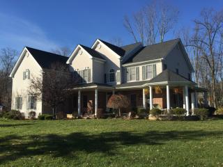2 Windy Top Ln, Chester, NJ 07930-2865