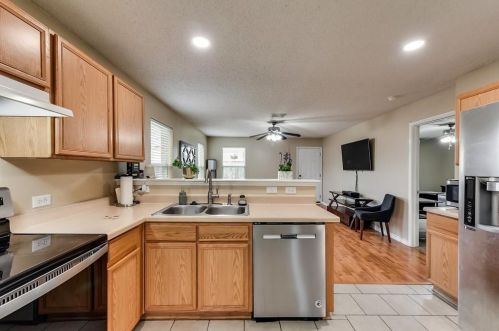 4932 Waterford Dr, Fort Worth TX  76179-4148 exterior