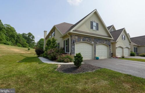 851 Huntington Pl, Lancaster, PA 17601-1291