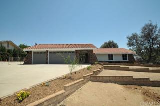 17155 Via Los Caballeros, Riverside, CA 92504-6138
