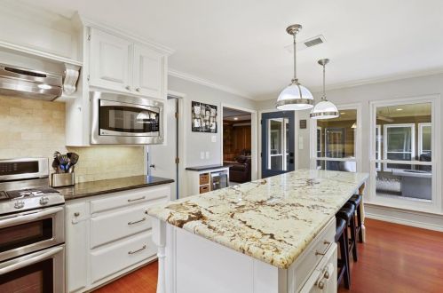 1932 Chesham Dr, Carrollton TX 75007-2403 exterior