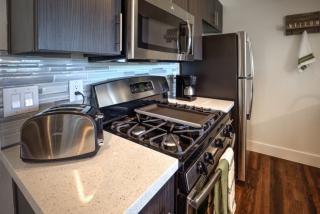 3324 Castle Heights Ave, Los Angeles CA  90034-2729 exterior