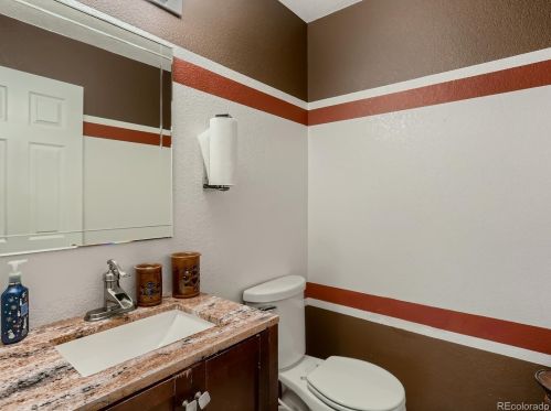 16245 Phillips Dr, Englewood CO 80112-4603 exterior