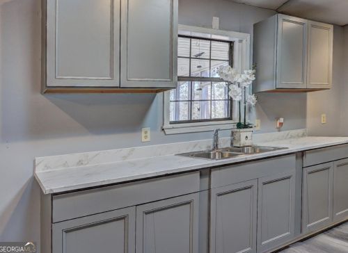 6495 Old Macon Hwy, Rex GA 30273-1852 exterior