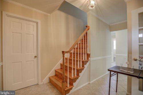 2011 Friendship Ln, Falls Church, VA 22043-1534