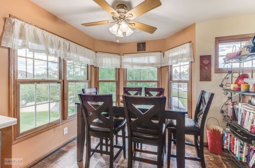 143 Mclaren Dr, Sycamore IL  60178-2256 exterior