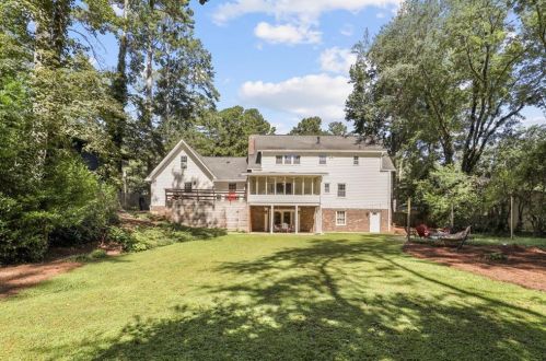 535 Bridgewater Dr, Atlanta GA  30328-2814 exterior