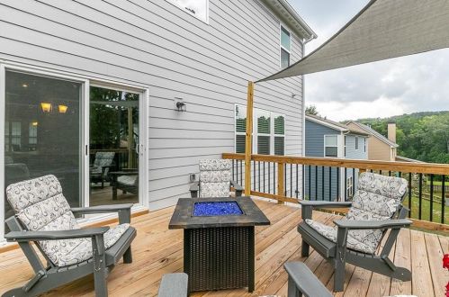 105 Greenbrier Way, Holly Springs GA  30114-5743 exterior