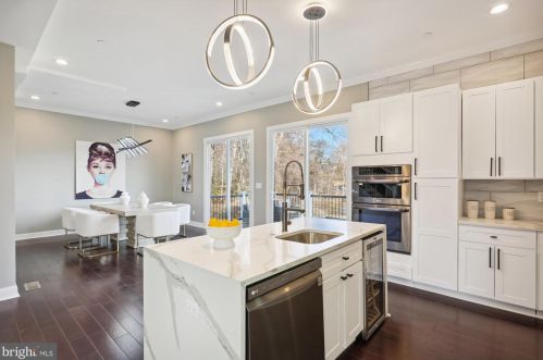 6615 Gude Ave, Silver Spring MD 20912-4827 exterior