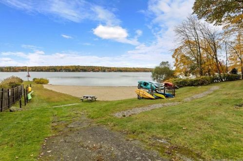 77 Mink Trl, Coventry, CT 06238-2220
