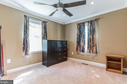 7318 Eggar Woods Ln, Springfield VA  22153-2012 exterior