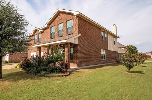 10241 Feldspar Dr, Fort Worth, TX 76131-4282