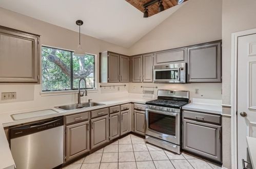 6700 Corpus Christi Dr, Austin TX  78729-7569 exterior