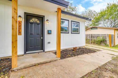 6278 Ava Court Dr, Fort Worth TX  76112-8043 exterior