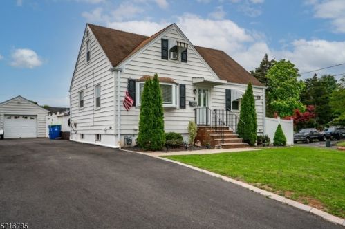437 White Ave, Manville, NJ 08835-1940