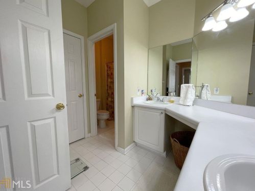 206 Spg Hts Ln, Smyrna GA  30080-3792 exterior