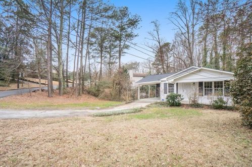 830 Magna Carta Dr, Atlanta GA  30318-6060 exterior
