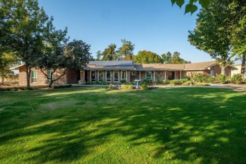 13590 Herndon Ave, Clovis, CA 93619-8806