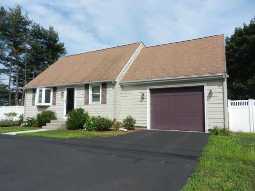 14 Tremont St, Warwick, RI 02889-8118