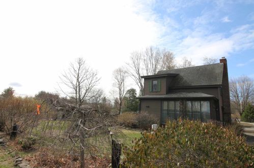 24 Hanson St, Somersworth, NH 03878-2217