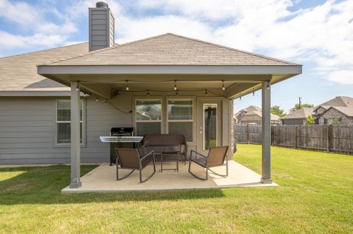 1712 Chivalry Ln, Fort Worth TX  76140-5780 exterior