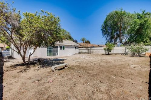 290 Gannet Dr, Vista CA  92083-3011 exterior