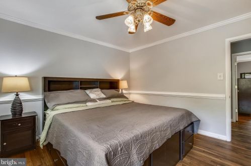1576 Goldenrain Ct, Herndon VA  20190-4037 exterior