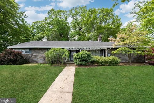 701 Lake Dr, Trenton, NJ 08648-4418