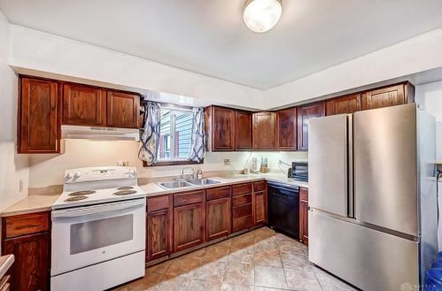 6026 Springfield Xenia Rd, Springfield OH  45502-8137 exterior
