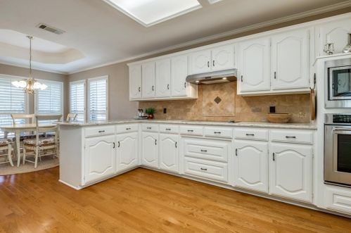 2321 Highland Hts Ln, Carrollton TX 75007-2033 exterior