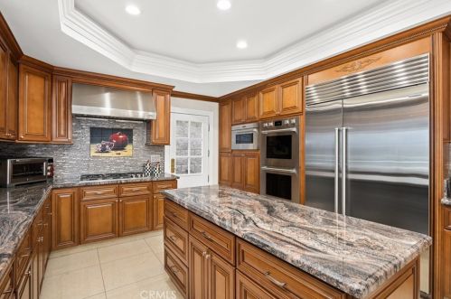 1468 Hillside Dr, Glendale CA  91208-2417 exterior