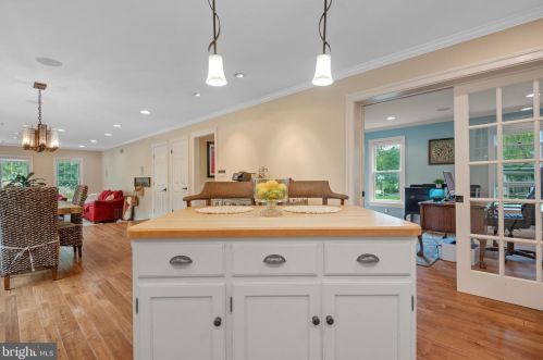 1827 Krystle Dr, Lancaster PA  17602-4149 exterior