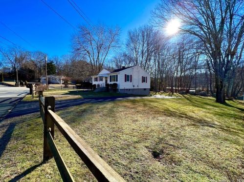 12 Frisbie Cir, Waterbury, CT 06716-2804