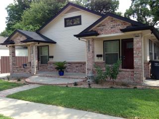 3719 El Campo Ave, Fort Worth TX  76107-4512 exterior