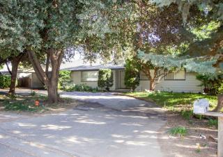 1567 Almendra Dr, Fresno, CA 93710-6408