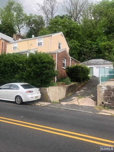 116 8th St, Paterson, NJ 07506-3607