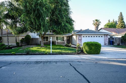 1413 Ridgecrest Dr, Manteca, CA 95336-3067