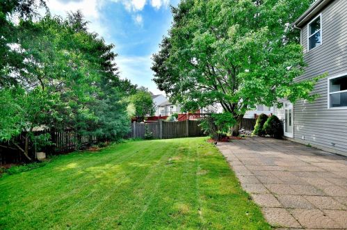 364 Messenger Cir, North Aurora IL  60542-1805 exterior