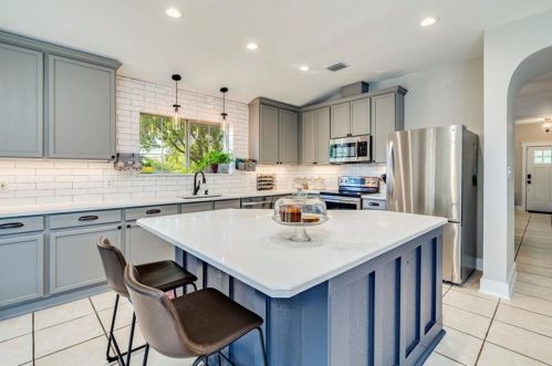 985 Bella Vista Cir, Uhland, TX 78640-8756