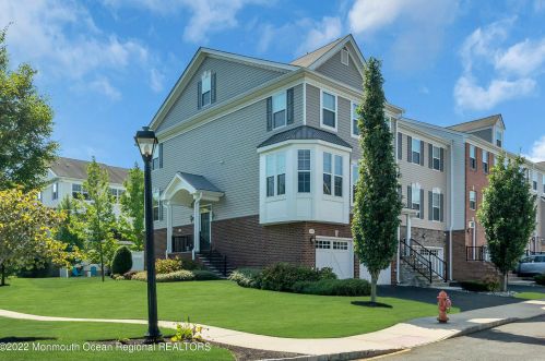 333 Princeton Ct, Tinton Falls NJ  07702-4058 exterior