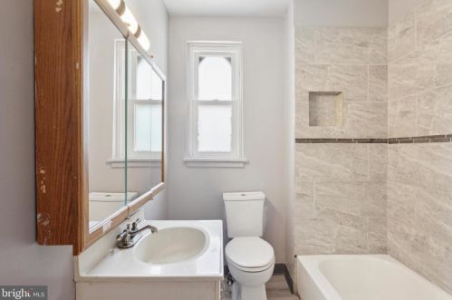 900 5 St, Philadelphia PA 19123-1455 exterior