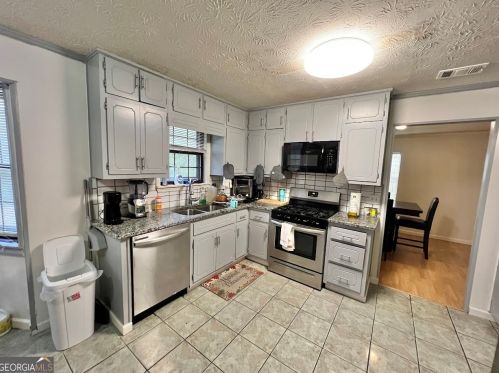 6091 Katherine Rd, Rex GA 30273-1120 exterior