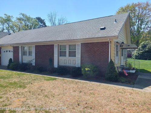 21 Lexington Dr, Lakehurst, NJ 08759-1556