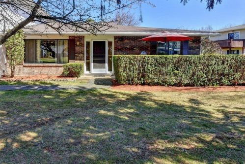 722 Manomet Ct, Warwick, RI 02886-1711