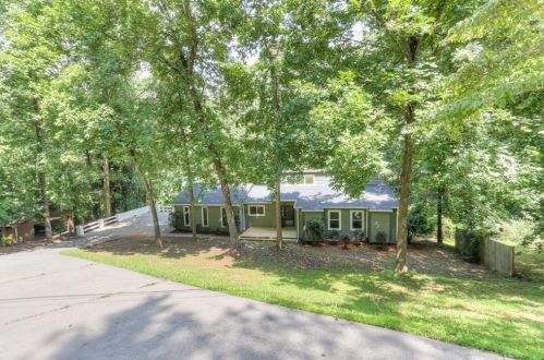 1051 Lakewood Dr, Marietta, GA 30066-2827