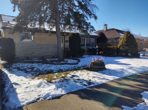 7347 Lake St, Morton Grove, IL 60053-1715