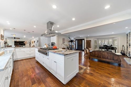 11792 Silver Fox Rd, Los Alamitos, CA 90720-4222