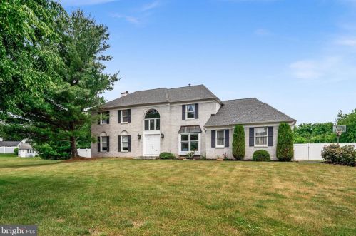 23 Desiree Dr, Trenton, NJ 08690-2833