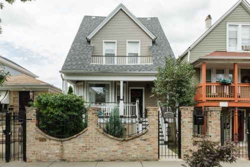 4044 Bernard St, Chicago, IL 60618-2216
